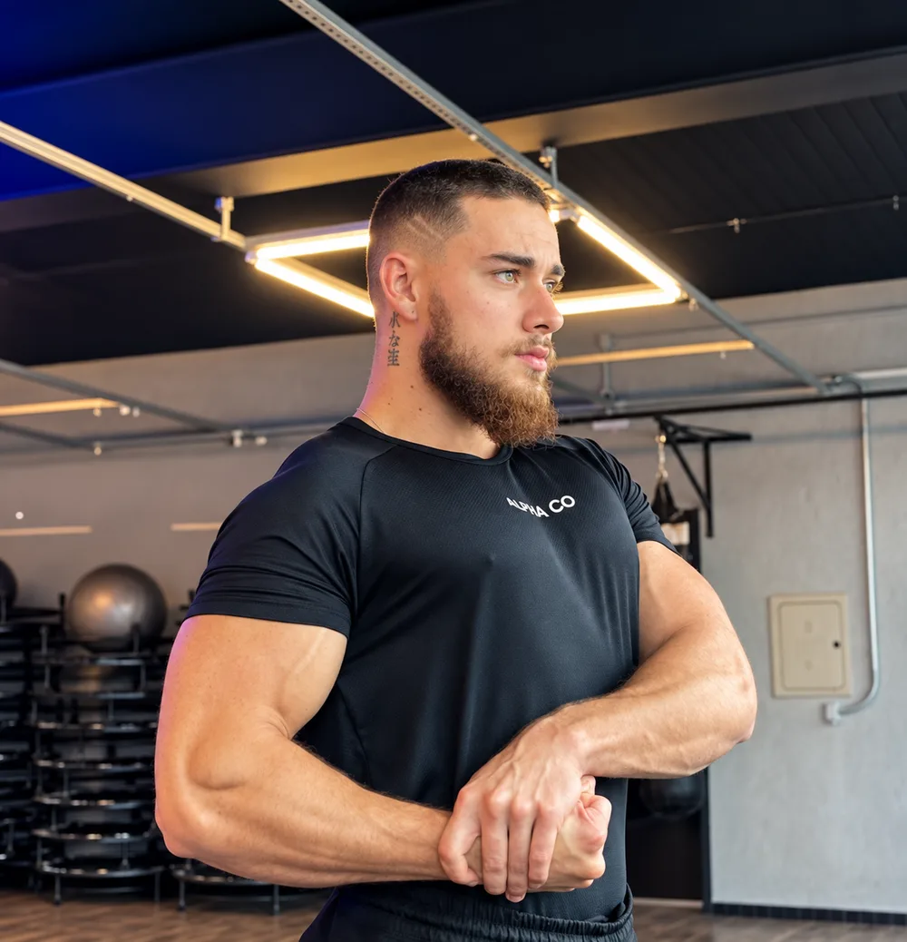Pedro, personal trainer, na academia onde atende